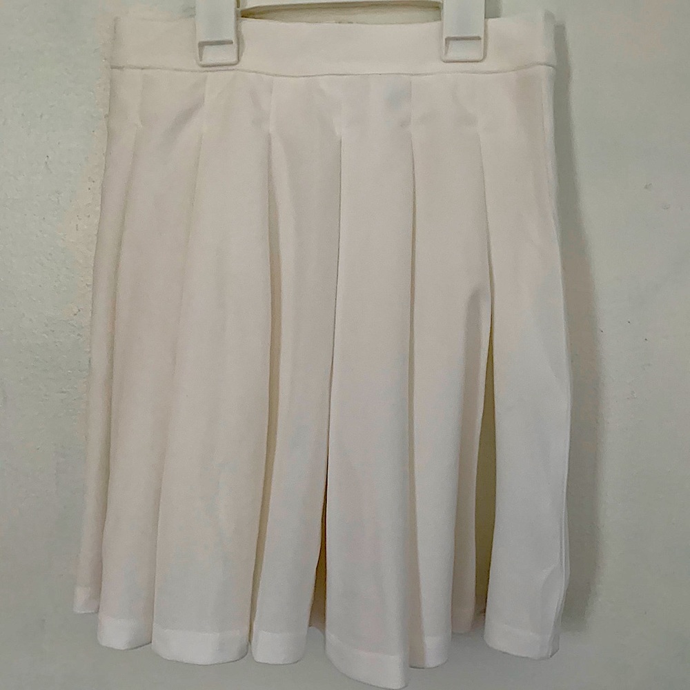 white tennis skirt